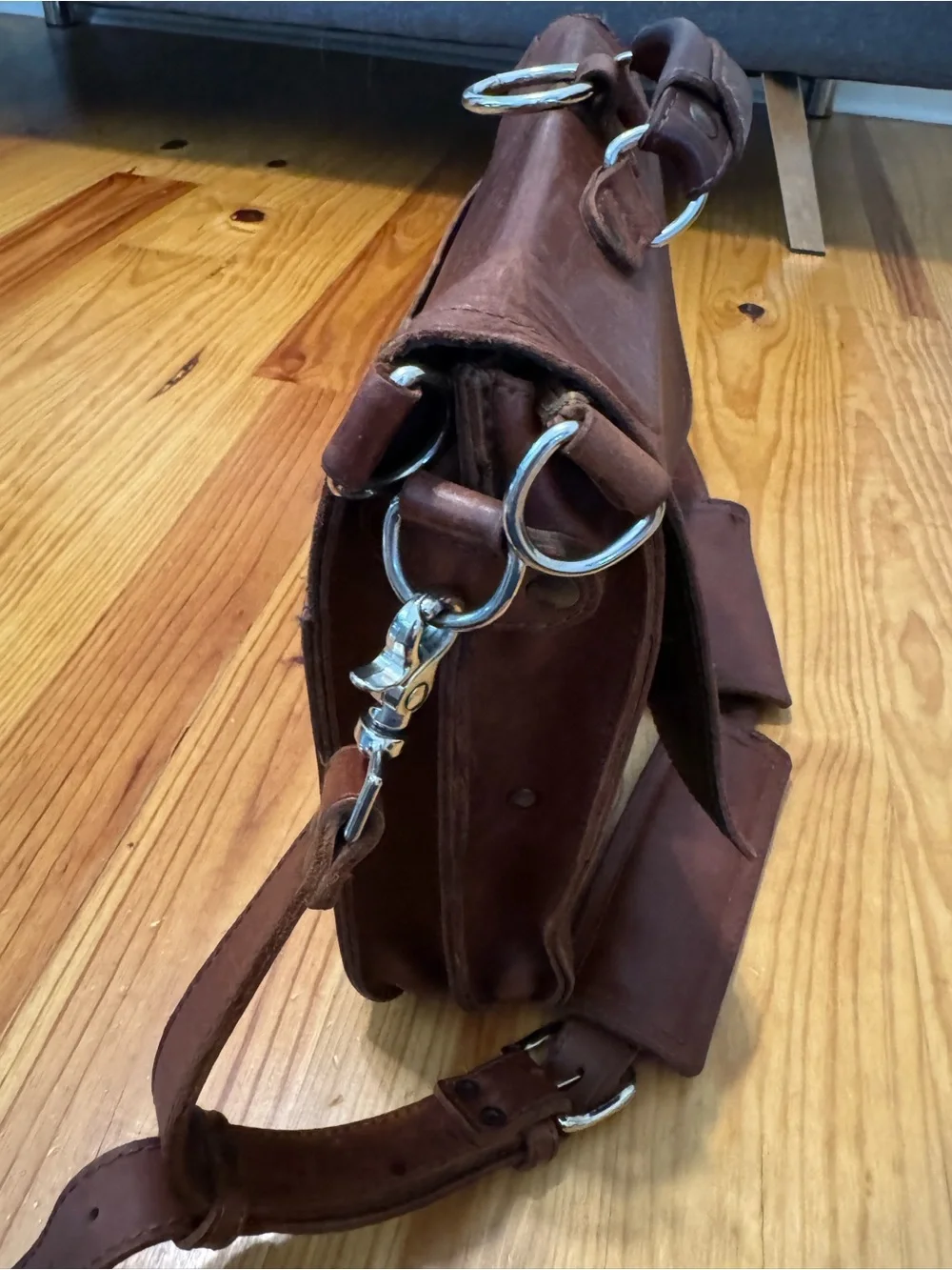 Saddleback Leather Briefcase Chestnut Brown Shoulder Strap Buckle